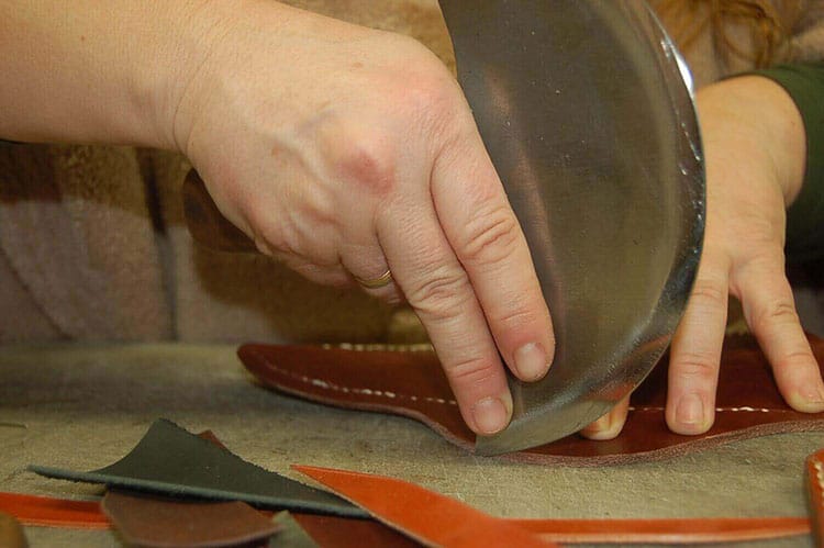 artículos de cuero, mochilas y bolsos de cuero