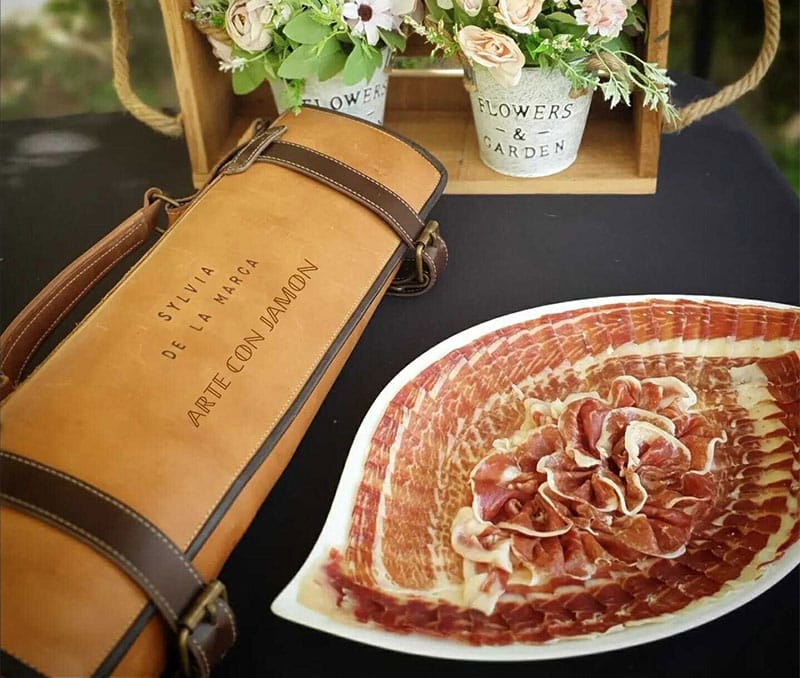 Manta de cuero personalizada para cortadoras de jamon y cocineras.