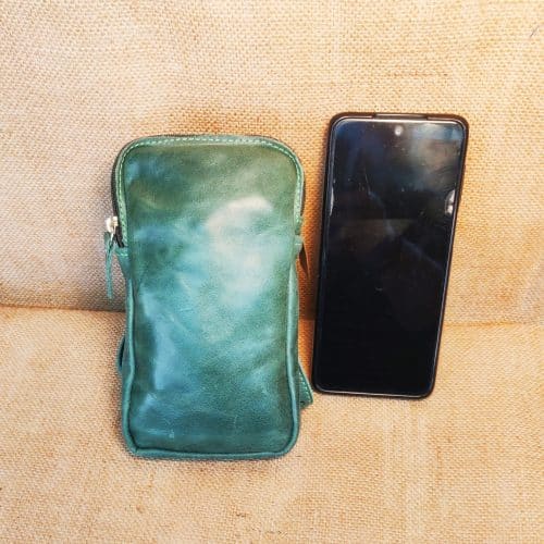 bolso artesano de piel para el movil