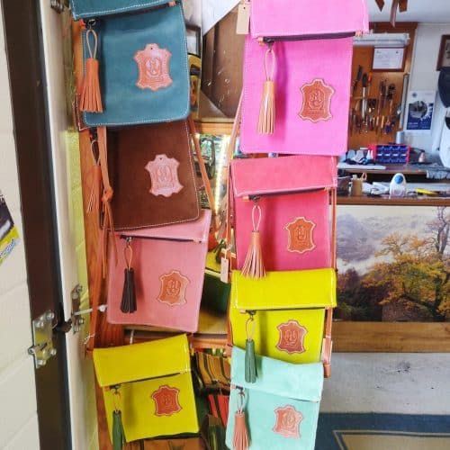 bolsos de piel artesanos de colores